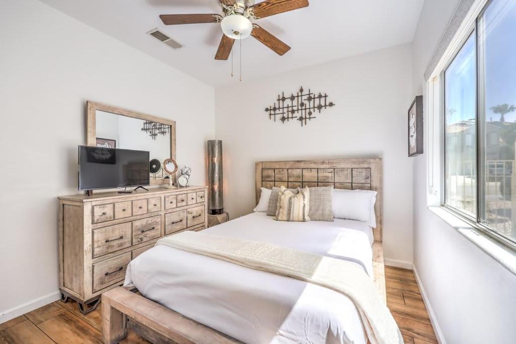 Family Fun For Everyone In Las Vegas- 4 Bedrooms, Billiards, Game Room Гендерсон Екстер'єр фото